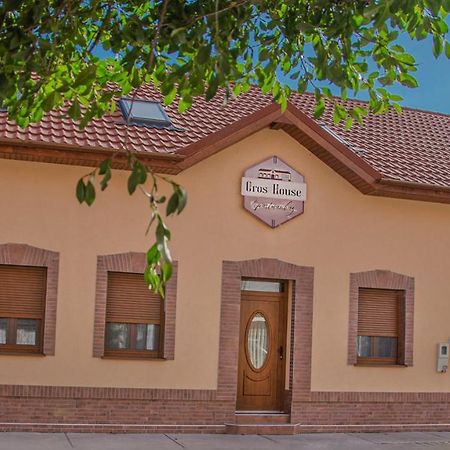 Oros House Apartmanhaz Oroshaza Ngoại thất bức ảnh