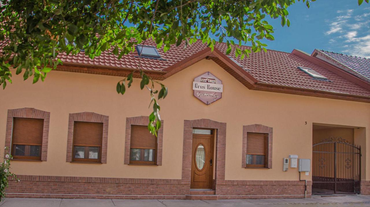 Oros House Apartmanhaz Oroshaza Ngoại thất bức ảnh