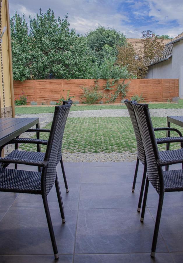 Oros House Apartmanhaz Oroshaza Ngoại thất bức ảnh