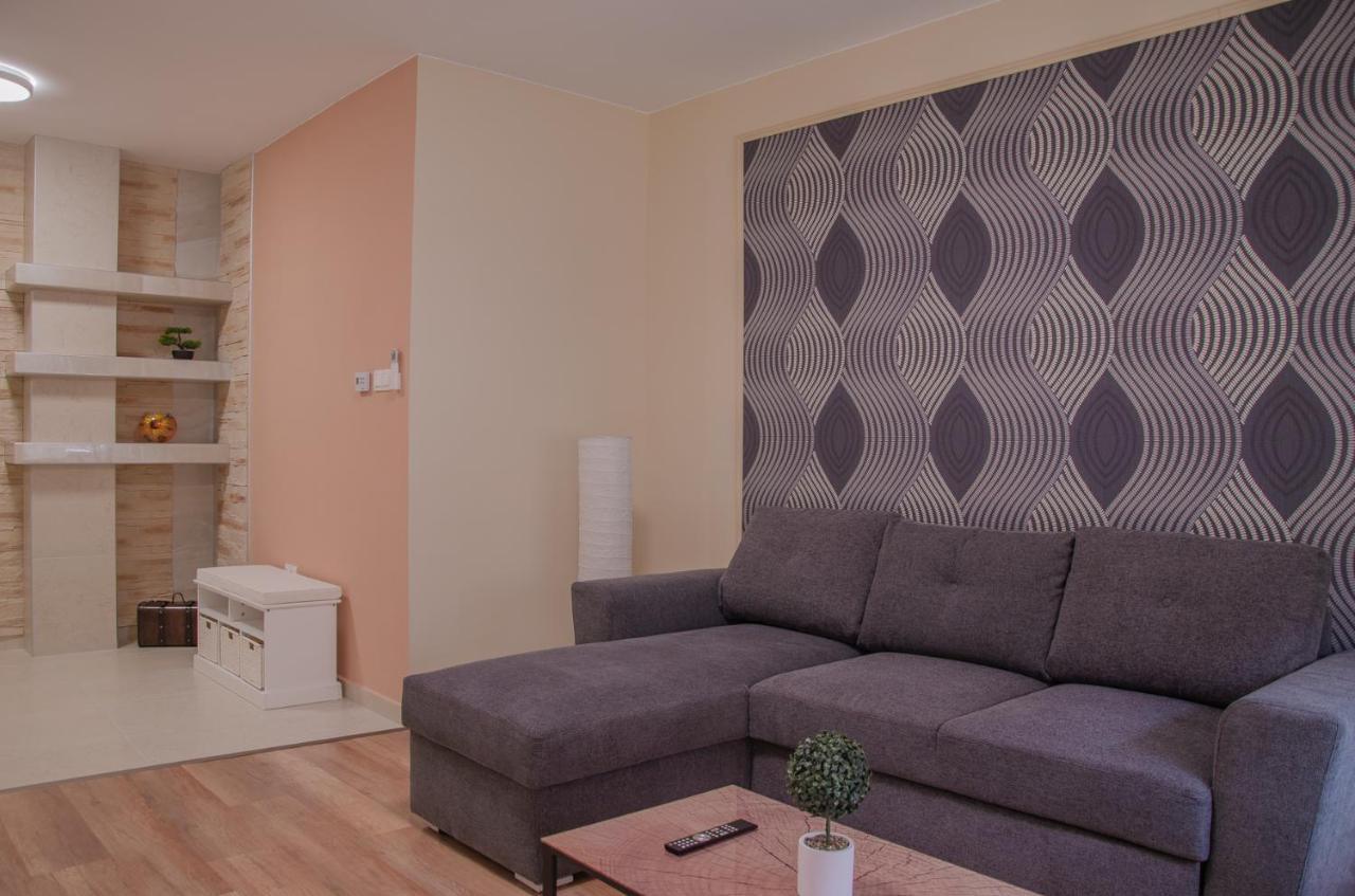 Oros House Apartmanhaz Oroshaza Ngoại thất bức ảnh
