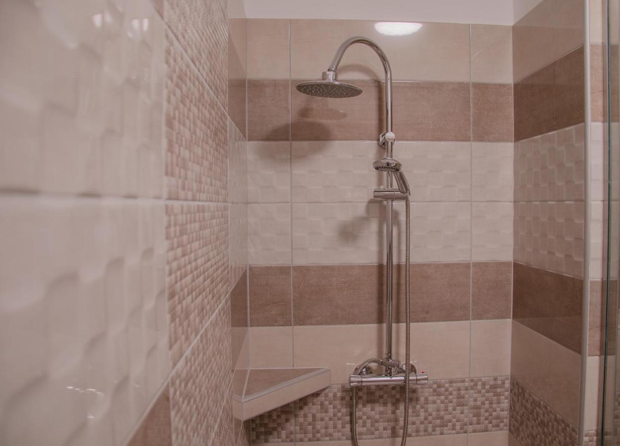 Oros House Apartmanhaz Oroshaza Ngoại thất bức ảnh
