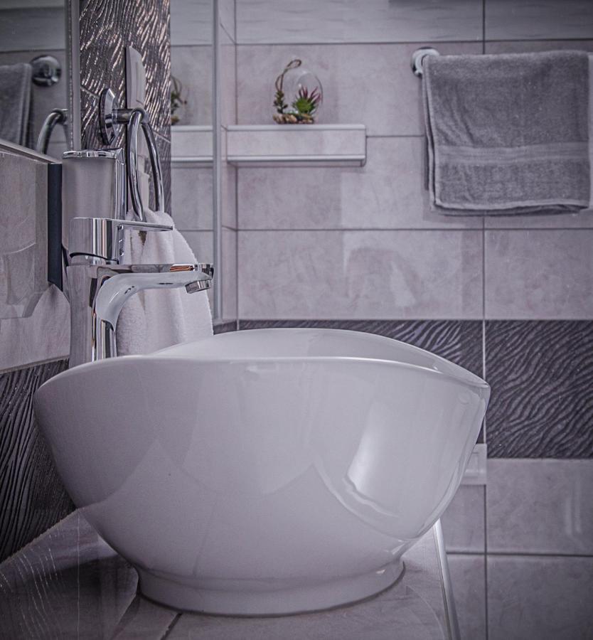 Oros House Apartmanhaz Oroshaza Ngoại thất bức ảnh