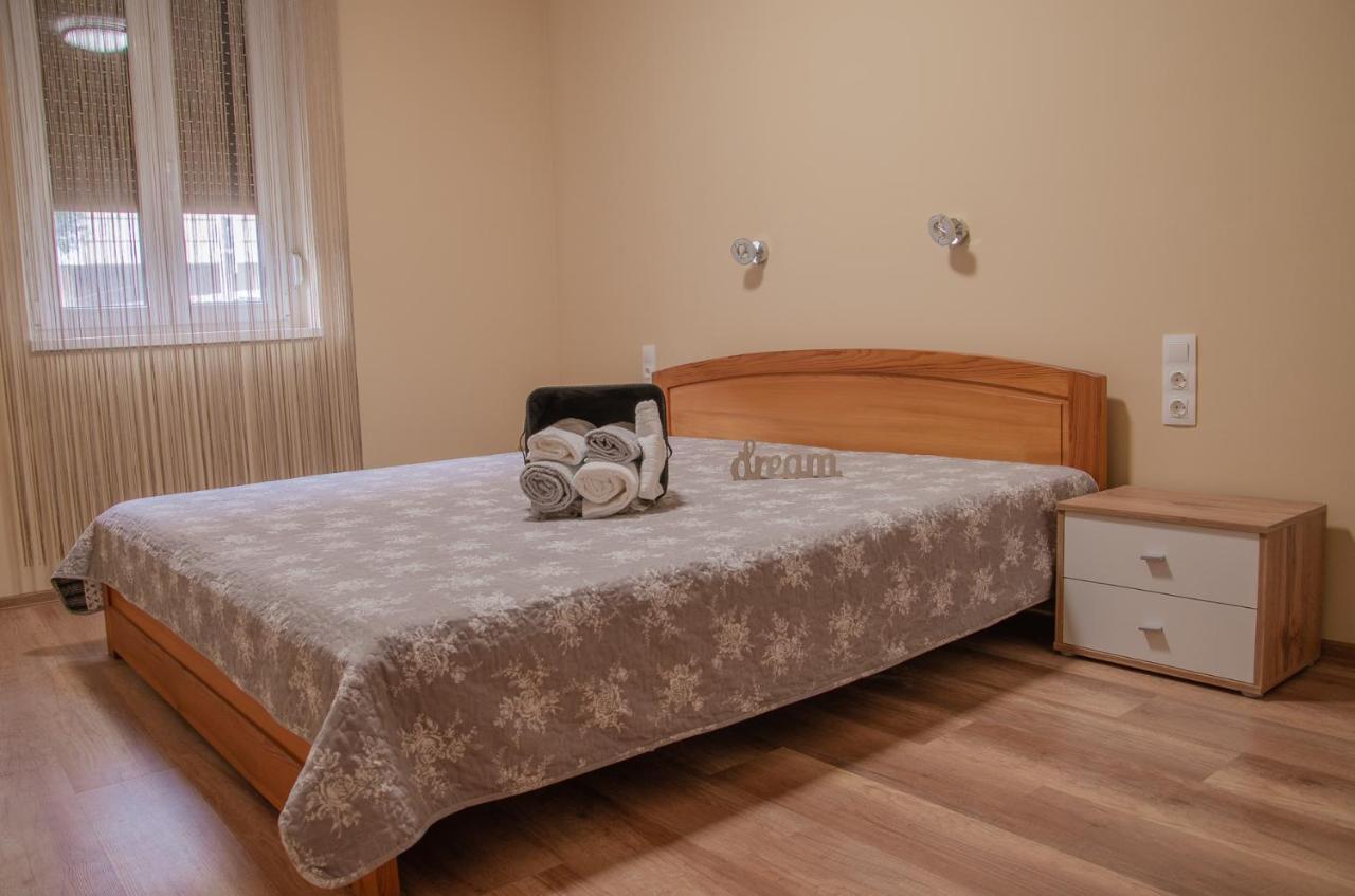 Oros House Apartmanhaz Oroshaza Ngoại thất bức ảnh