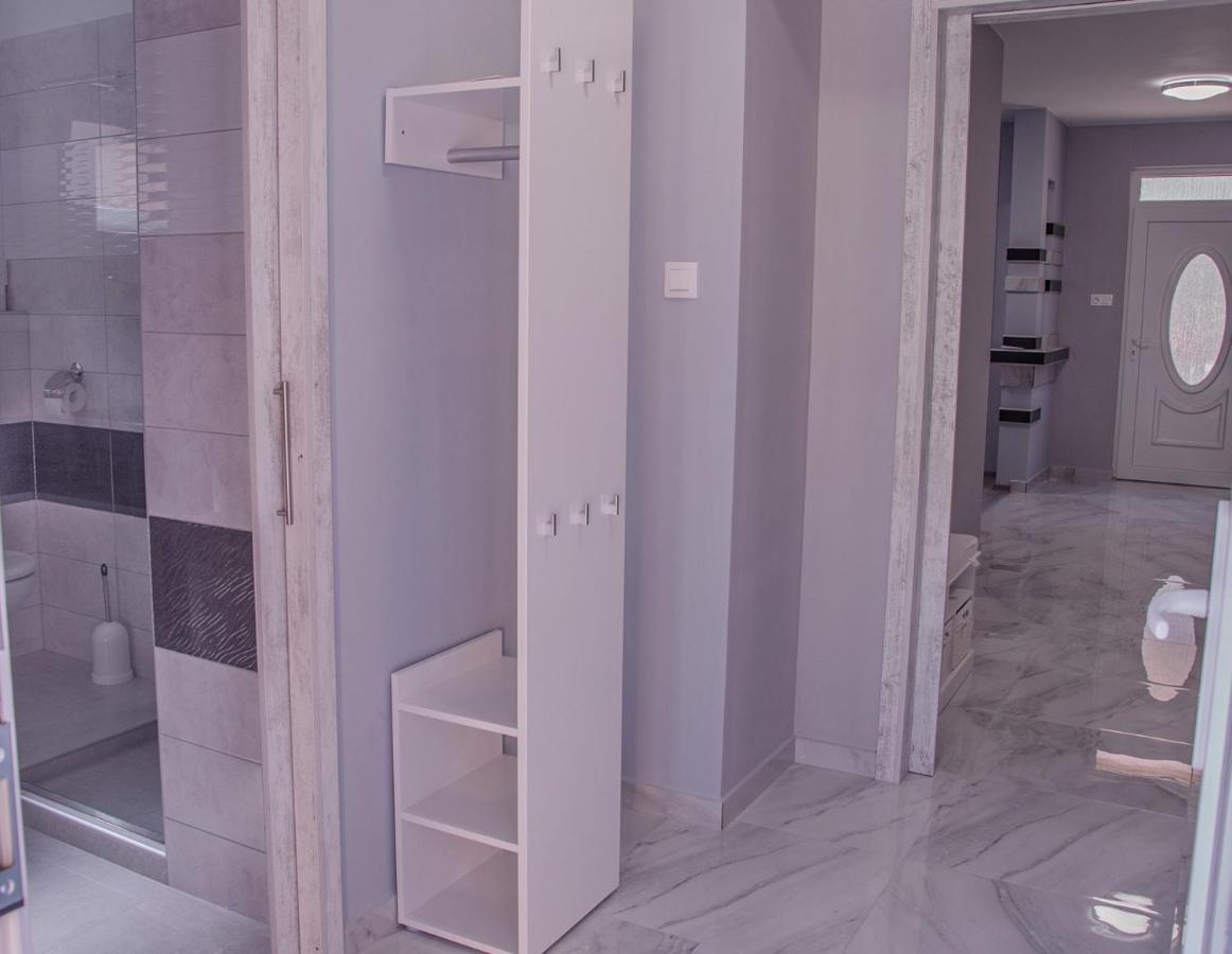 Oros House Apartmanhaz Oroshaza Ngoại thất bức ảnh