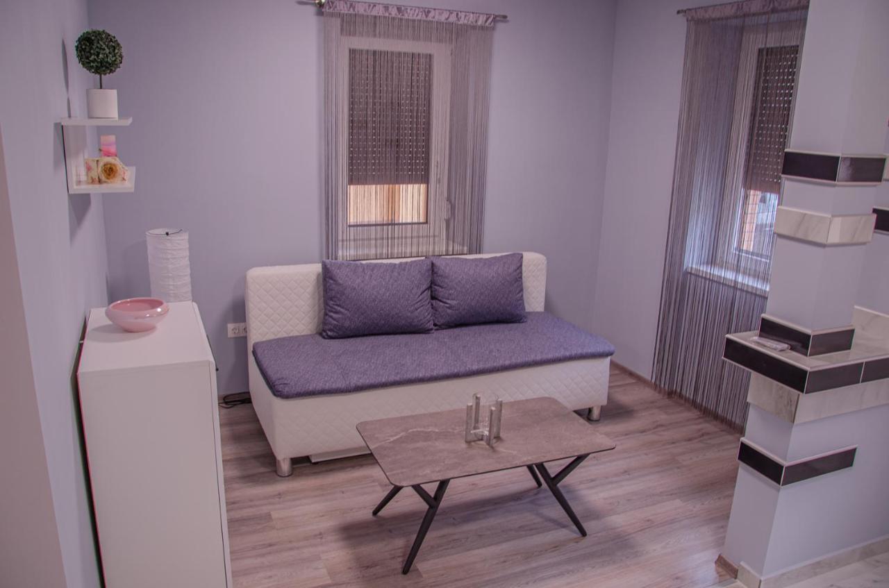 Oros House Apartmanhaz Oroshaza Ngoại thất bức ảnh