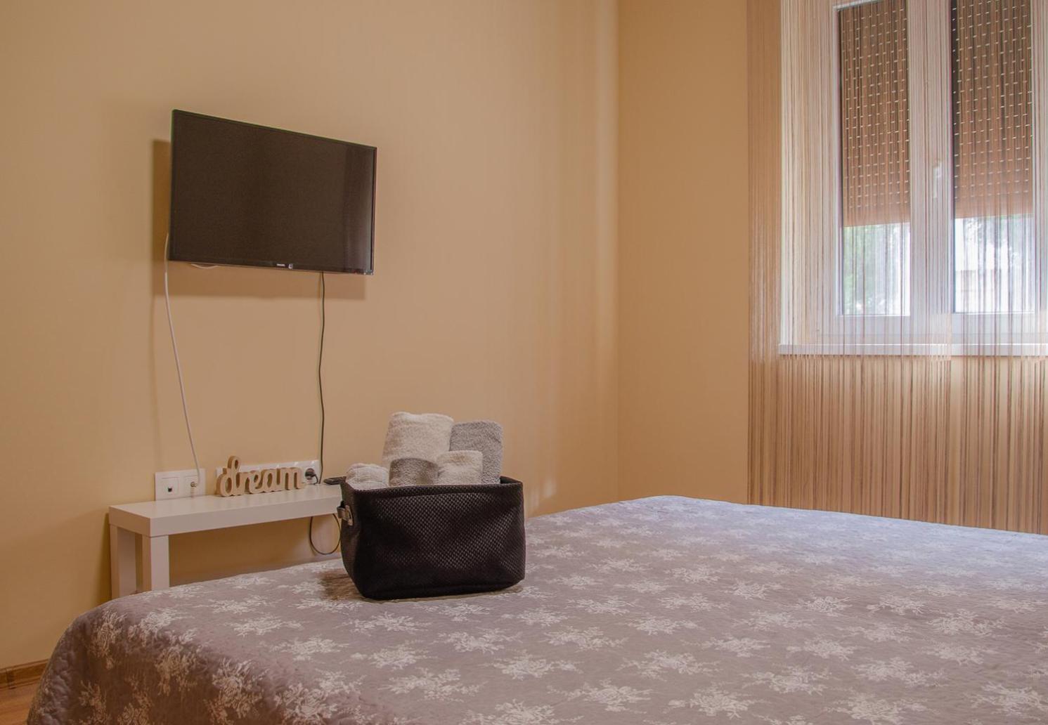 Oros House Apartmanhaz Oroshaza Ngoại thất bức ảnh