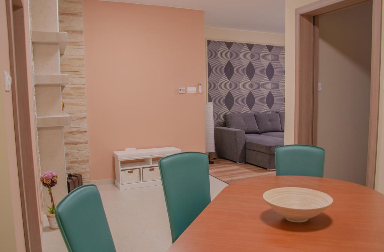 Oros House Apartmanhaz Oroshaza Ngoại thất bức ảnh