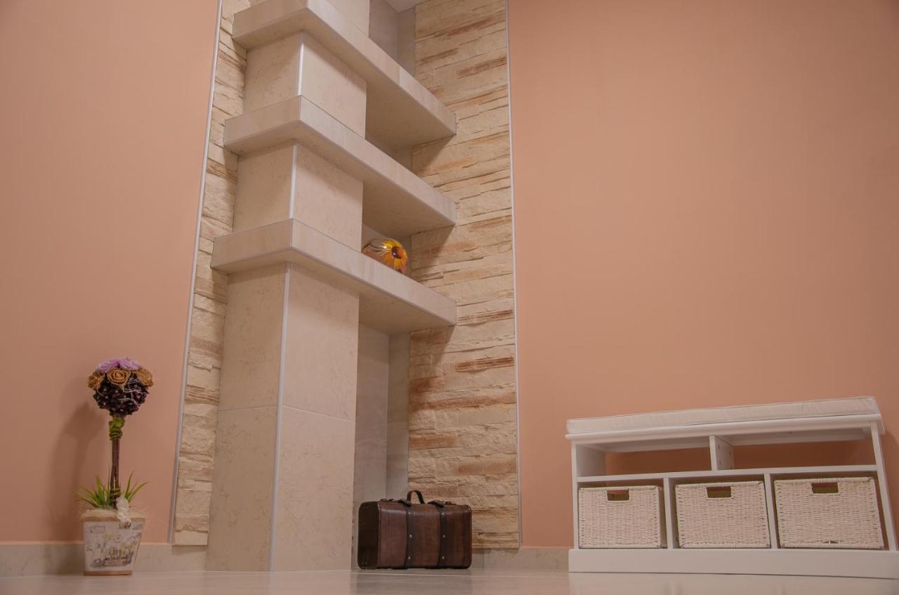 Oros House Apartmanhaz Oroshaza Ngoại thất bức ảnh