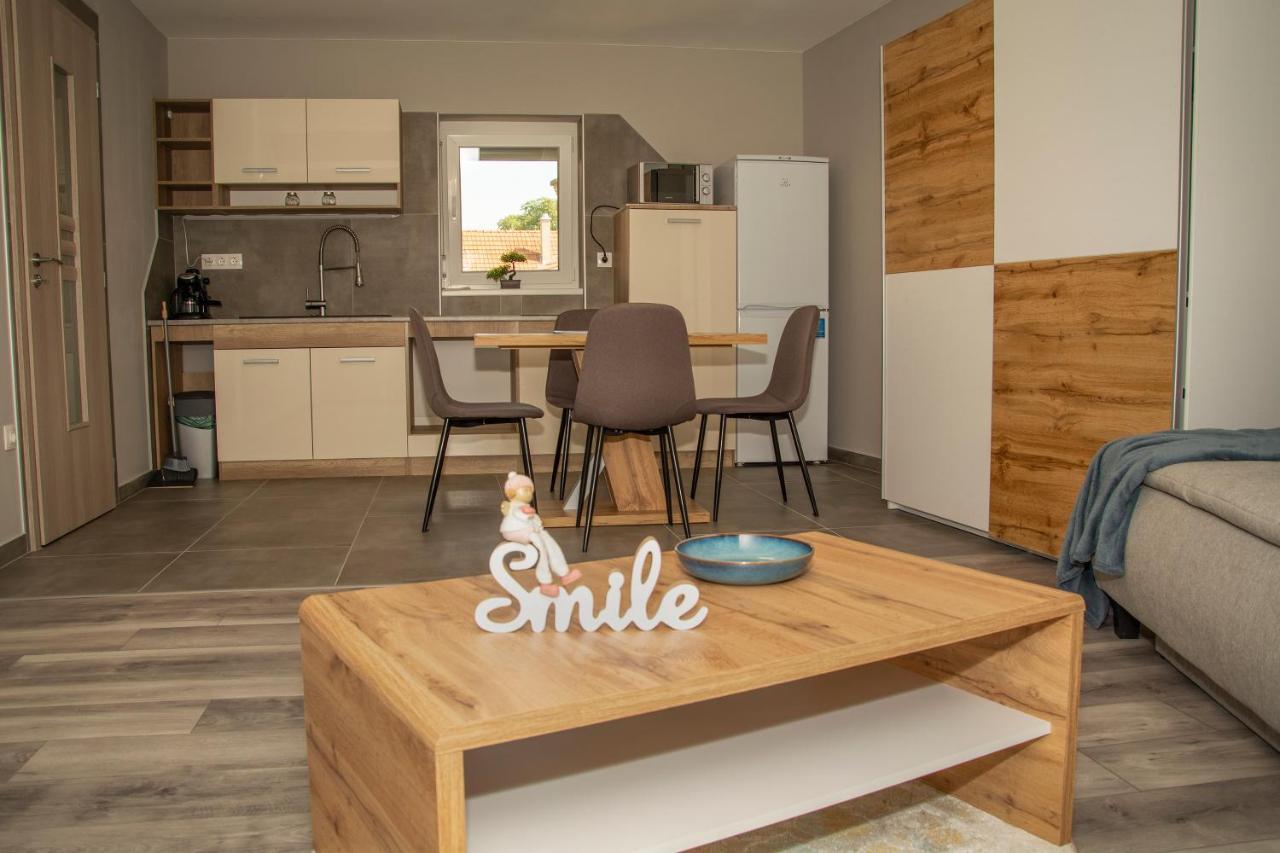Oros House Apartmanhaz Oroshaza Ngoại thất bức ảnh