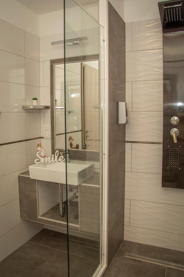 Oros House Apartmanhaz Oroshaza Ngoại thất bức ảnh