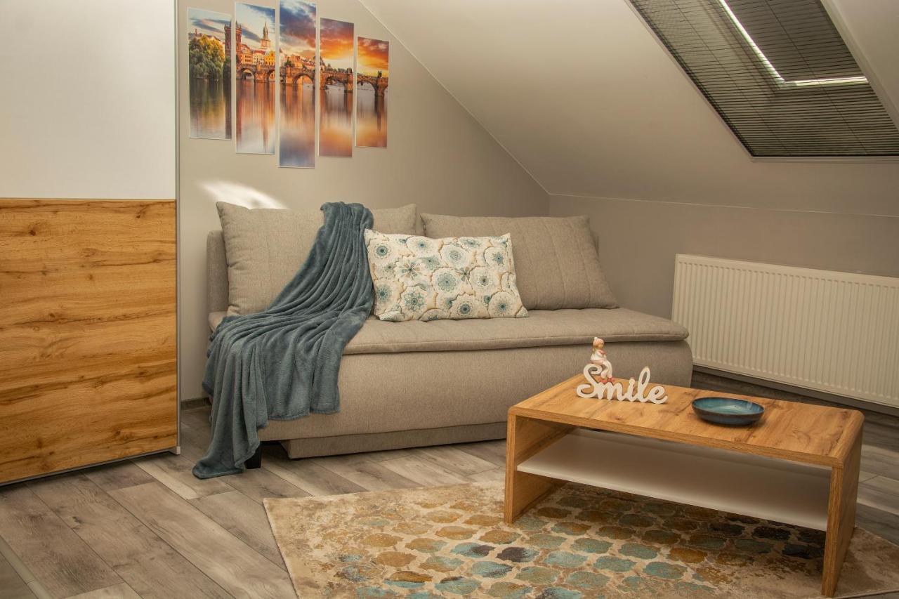 Oros House Apartmanhaz Oroshaza Ngoại thất bức ảnh