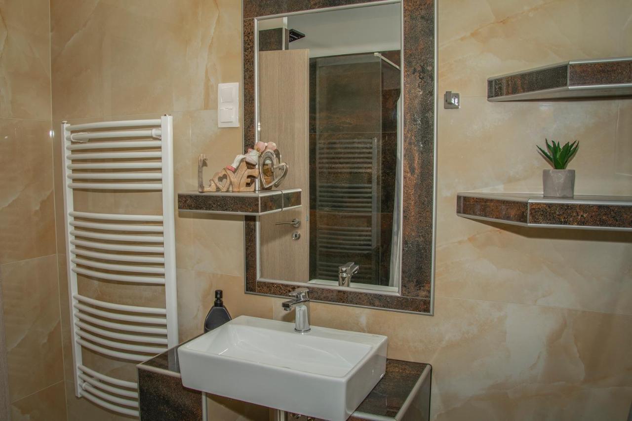 Oros House Apartmanhaz Oroshaza Ngoại thất bức ảnh
