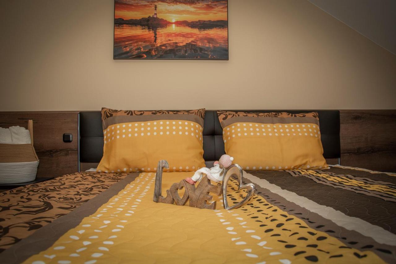 Oros House Apartmanhaz Oroshaza Ngoại thất bức ảnh