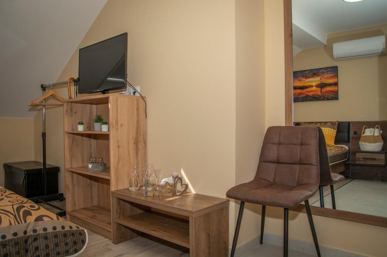 Oros House Apartmanhaz Oroshaza Ngoại thất bức ảnh