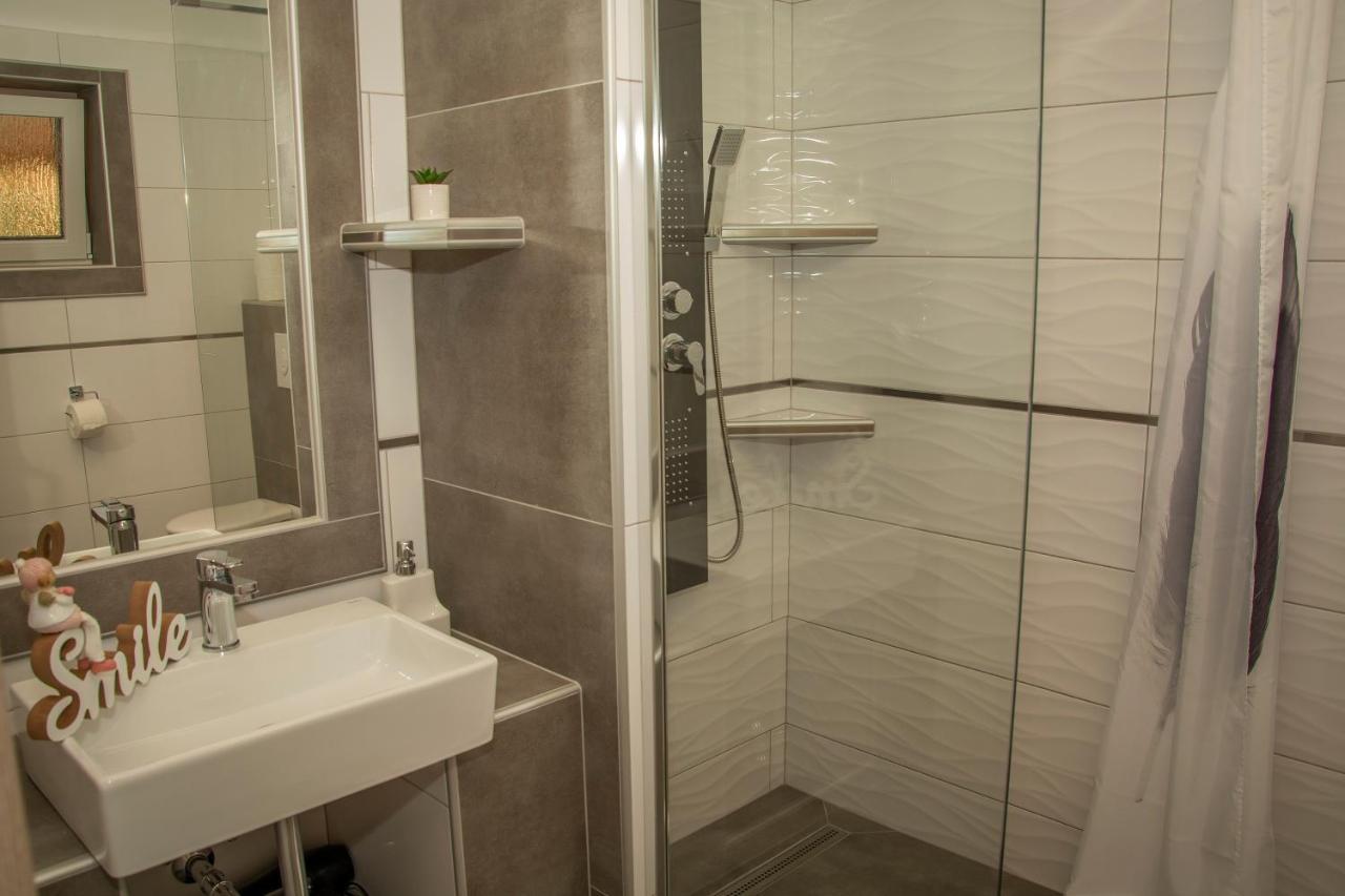 Oros House Apartmanhaz Oroshaza Ngoại thất bức ảnh