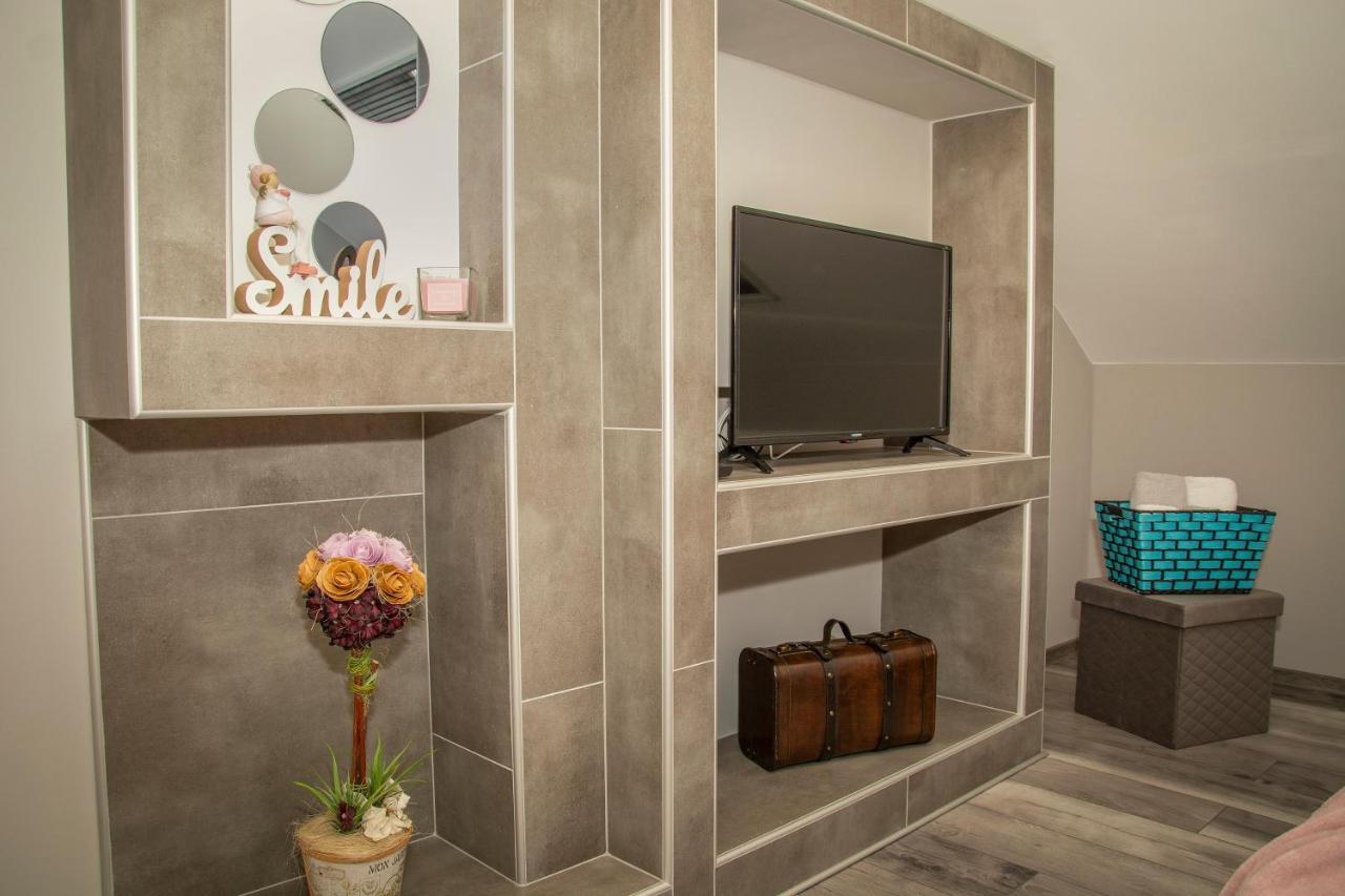 Oros House Apartmanhaz Oroshaza Ngoại thất bức ảnh