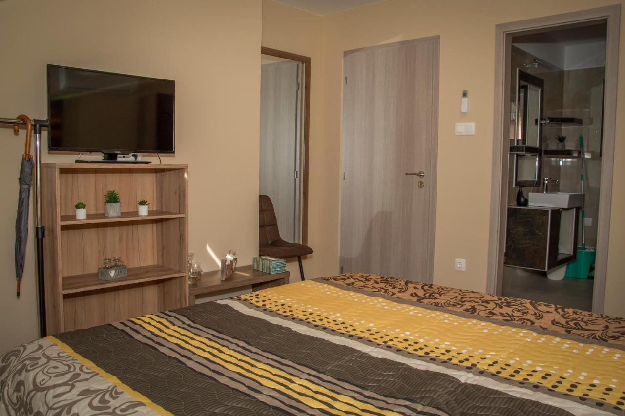 Oros House Apartmanhaz Oroshaza Ngoại thất bức ảnh