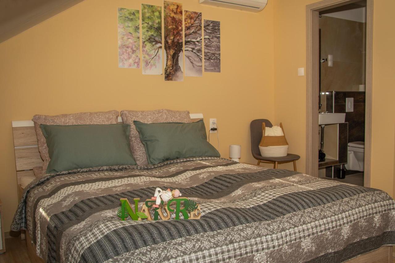 Oros House Apartmanhaz Oroshaza Ngoại thất bức ảnh
