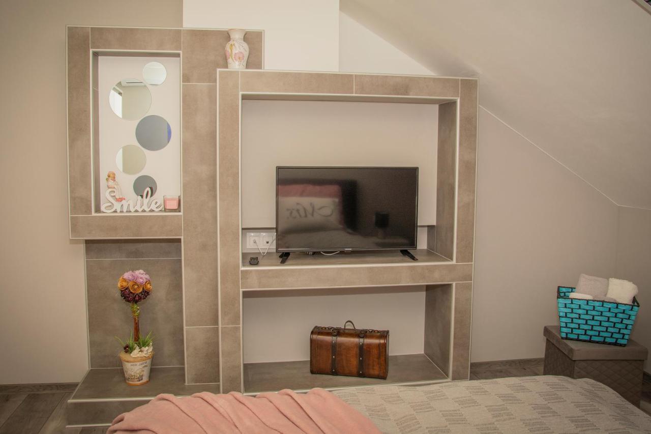 Oros House Apartmanhaz Oroshaza Ngoại thất bức ảnh