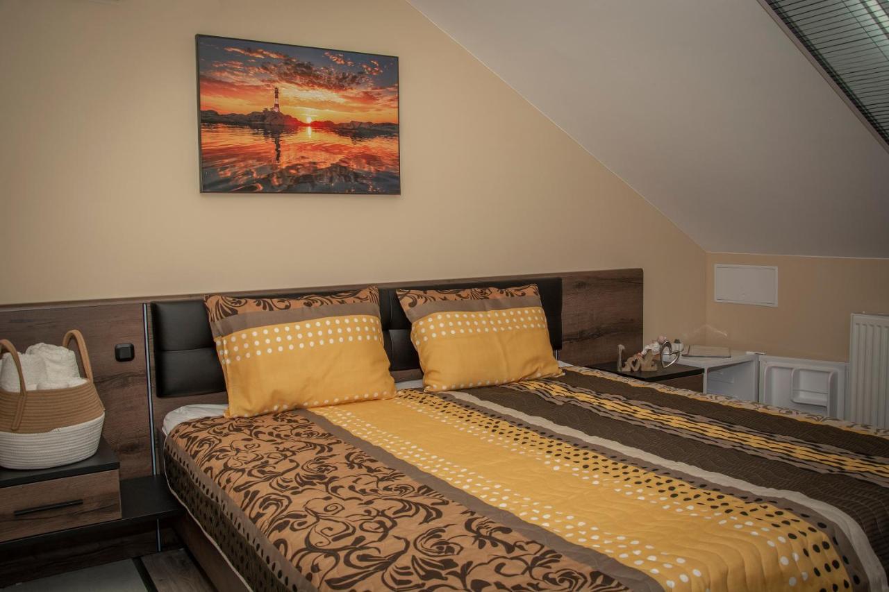 Oros House Apartmanhaz Oroshaza Ngoại thất bức ảnh