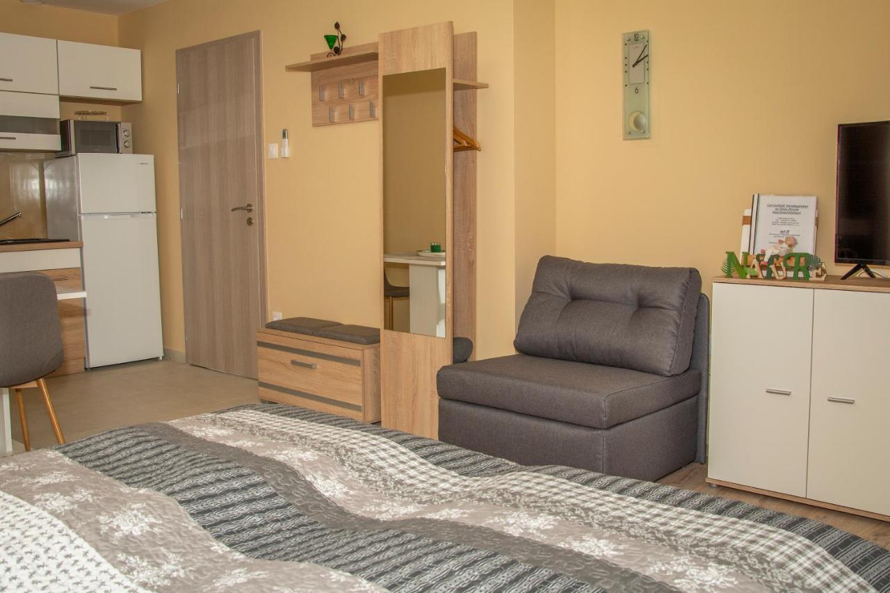 Oros House Apartmanhaz Oroshaza Ngoại thất bức ảnh